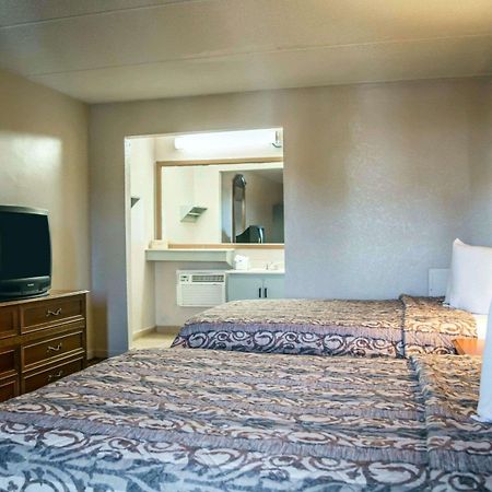 Rodeway Inn Clearwater-Dunedin Extérieur photo