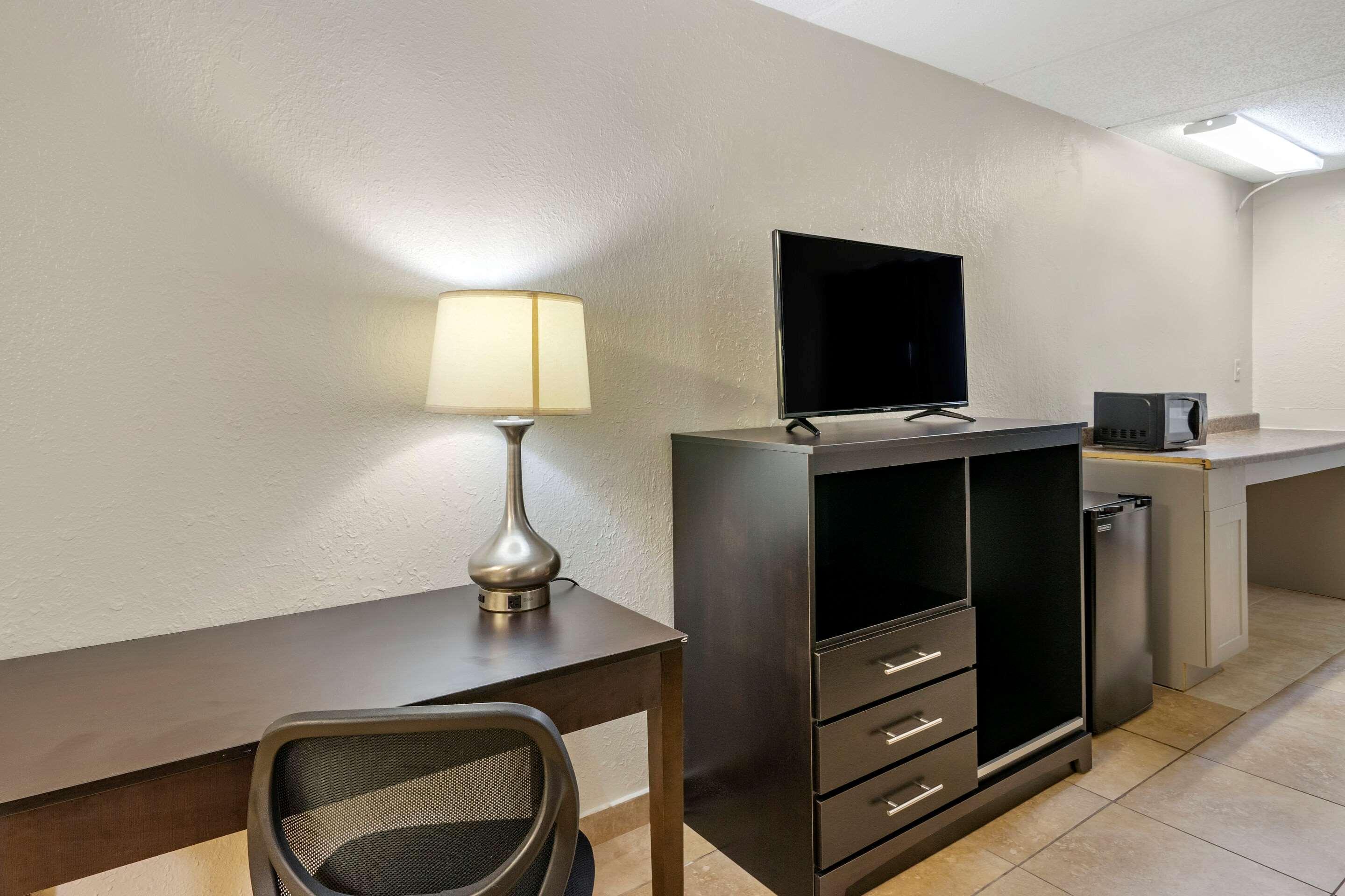 Rodeway Inn Clearwater-Dunedin Extérieur photo