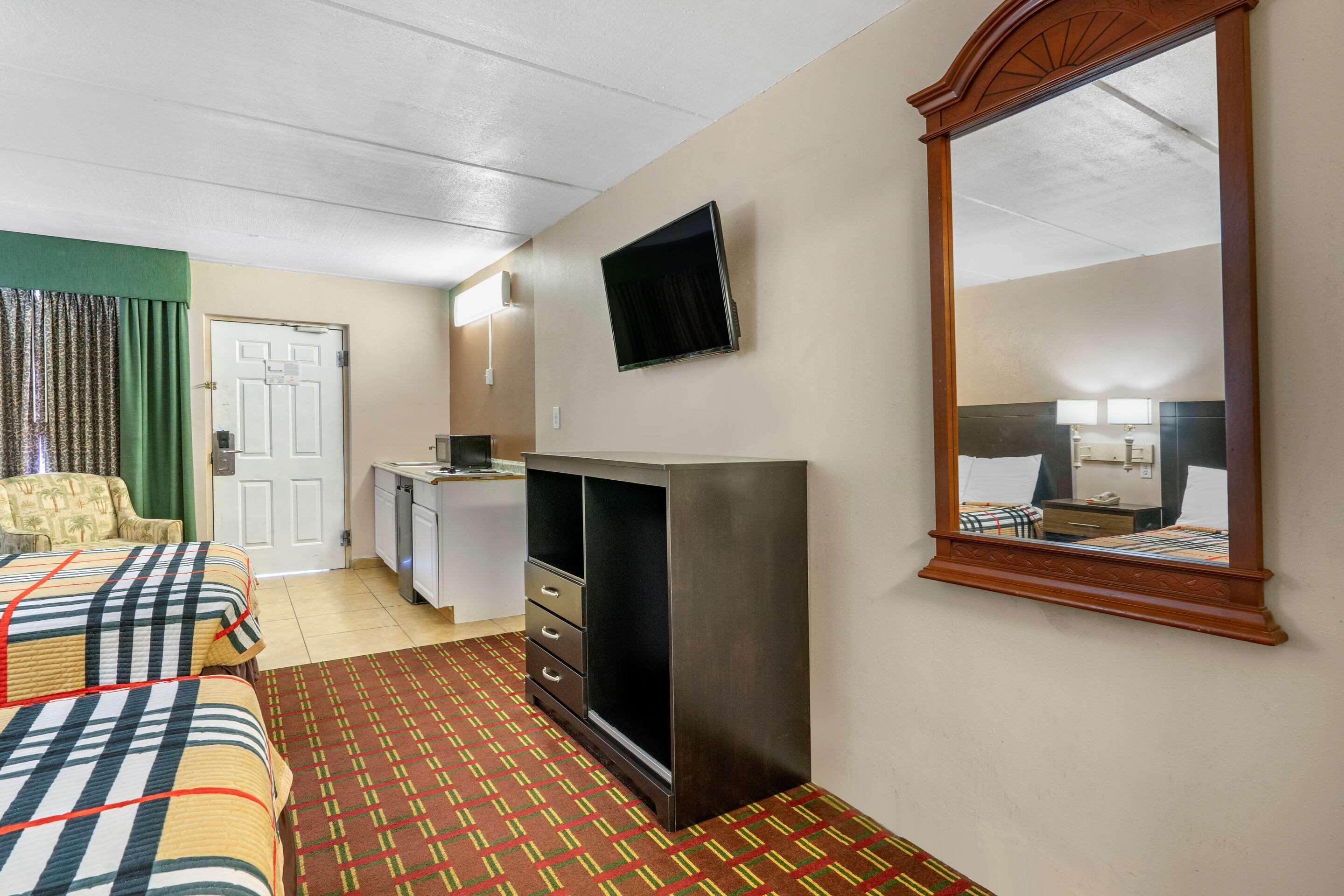Rodeway Inn Clearwater-Dunedin Extérieur photo