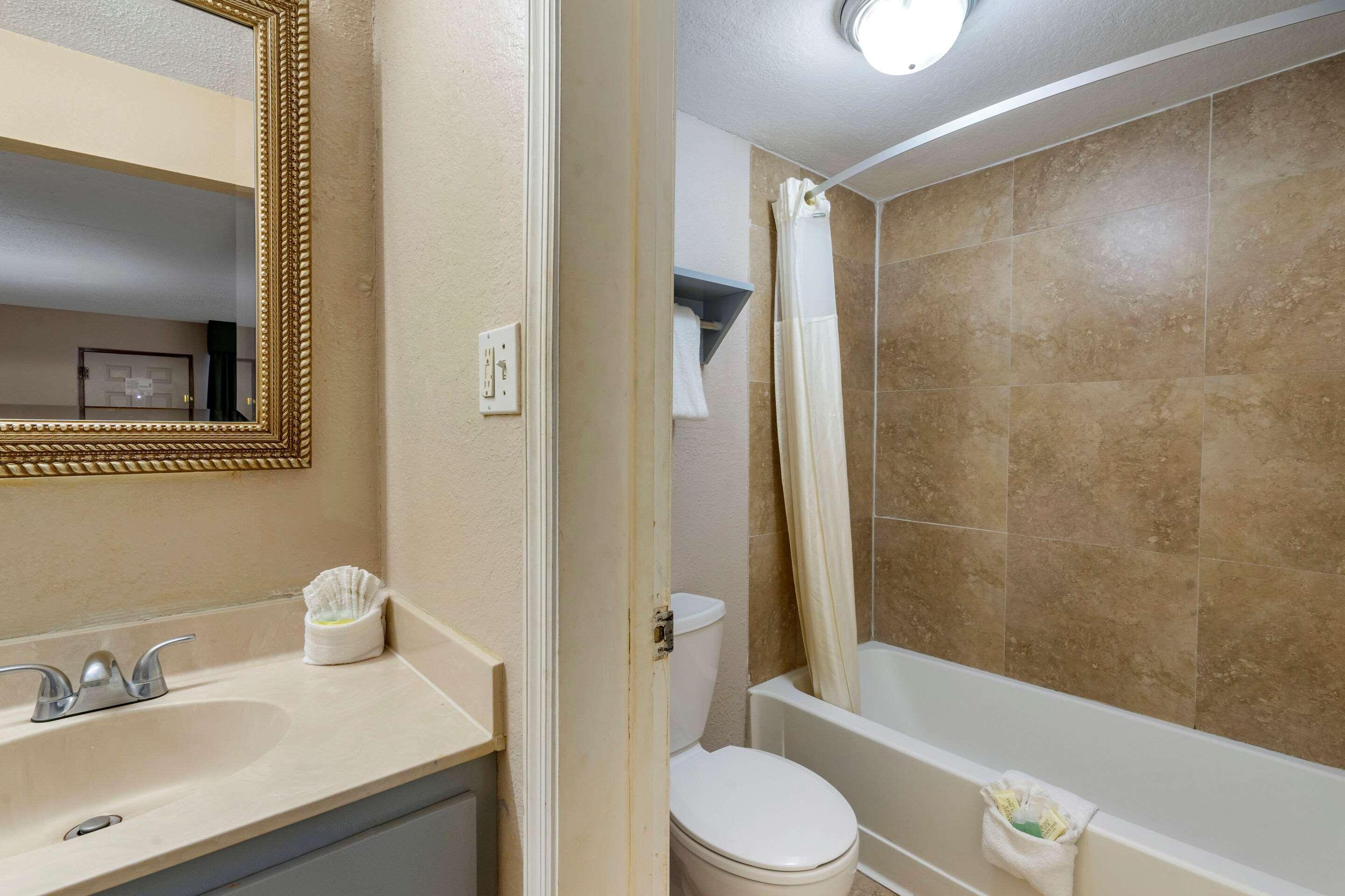 Rodeway Inn Clearwater-Dunedin Extérieur photo