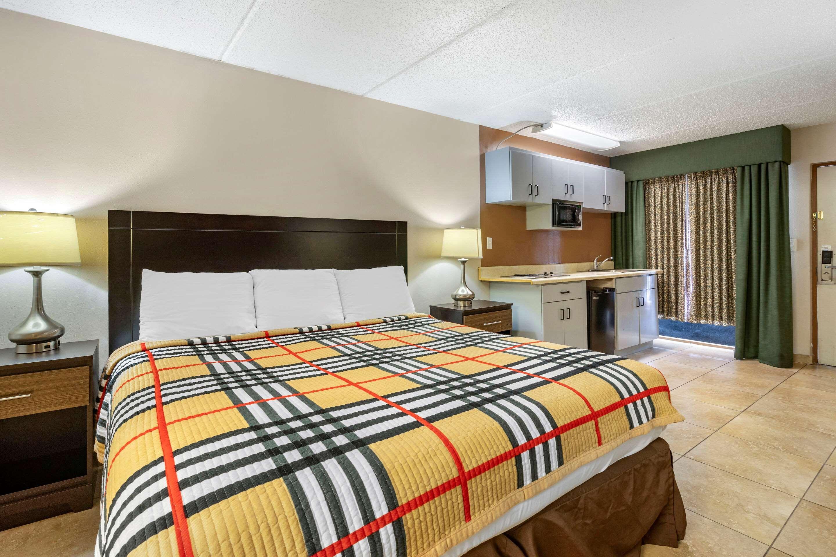 Rodeway Inn Clearwater-Dunedin Extérieur photo