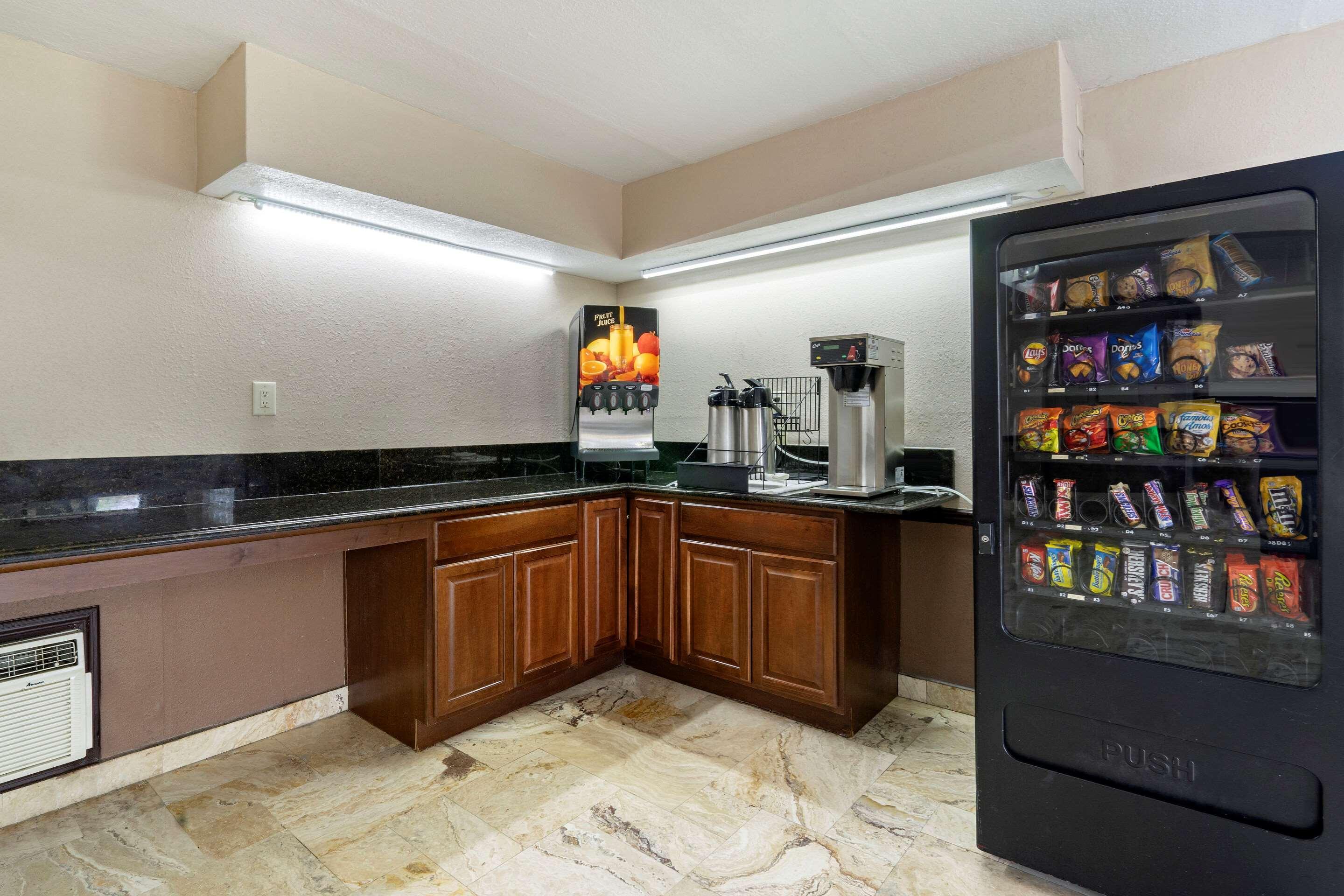 Rodeway Inn Clearwater-Dunedin Extérieur photo
