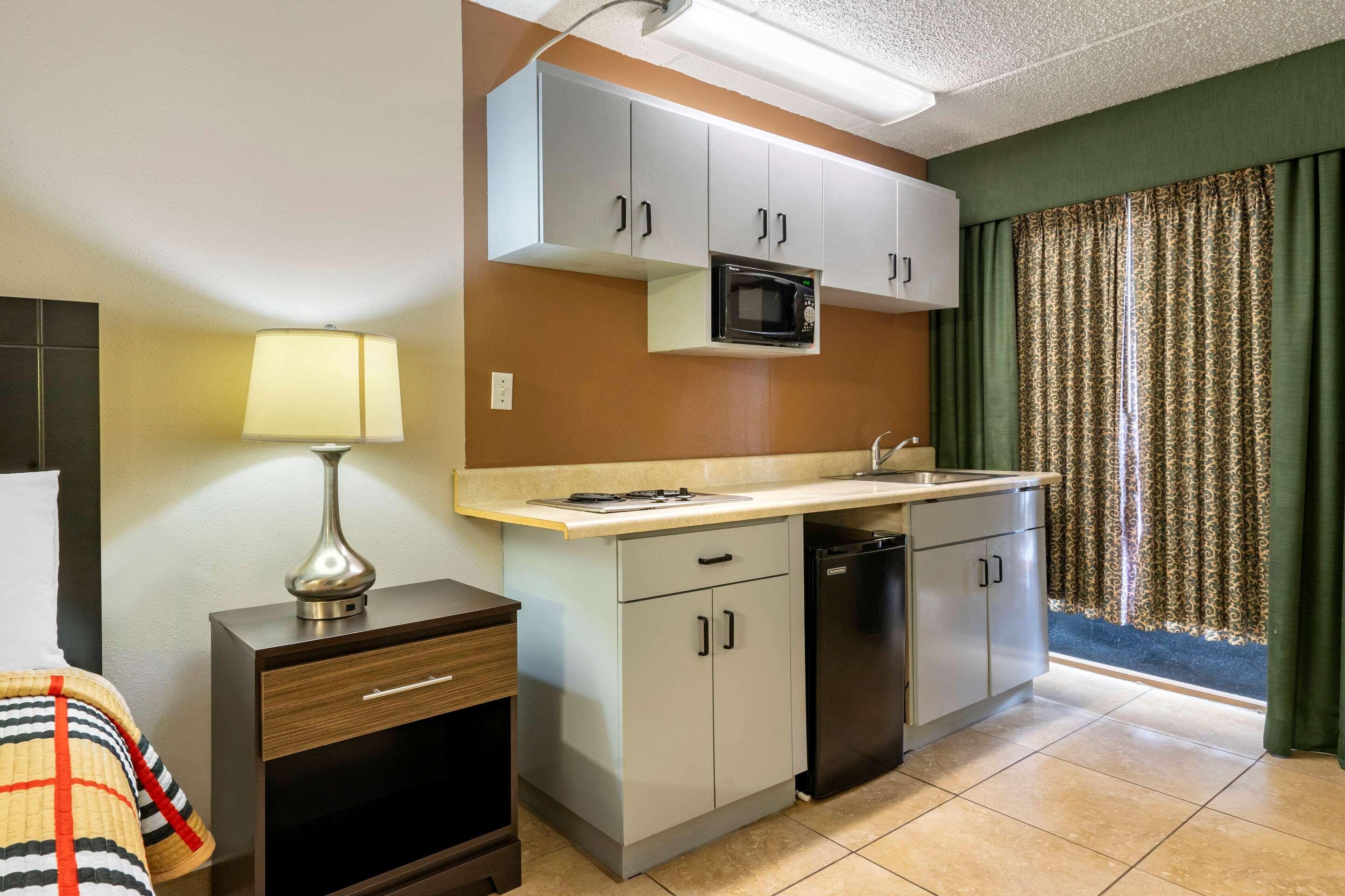 Rodeway Inn Clearwater-Dunedin Extérieur photo