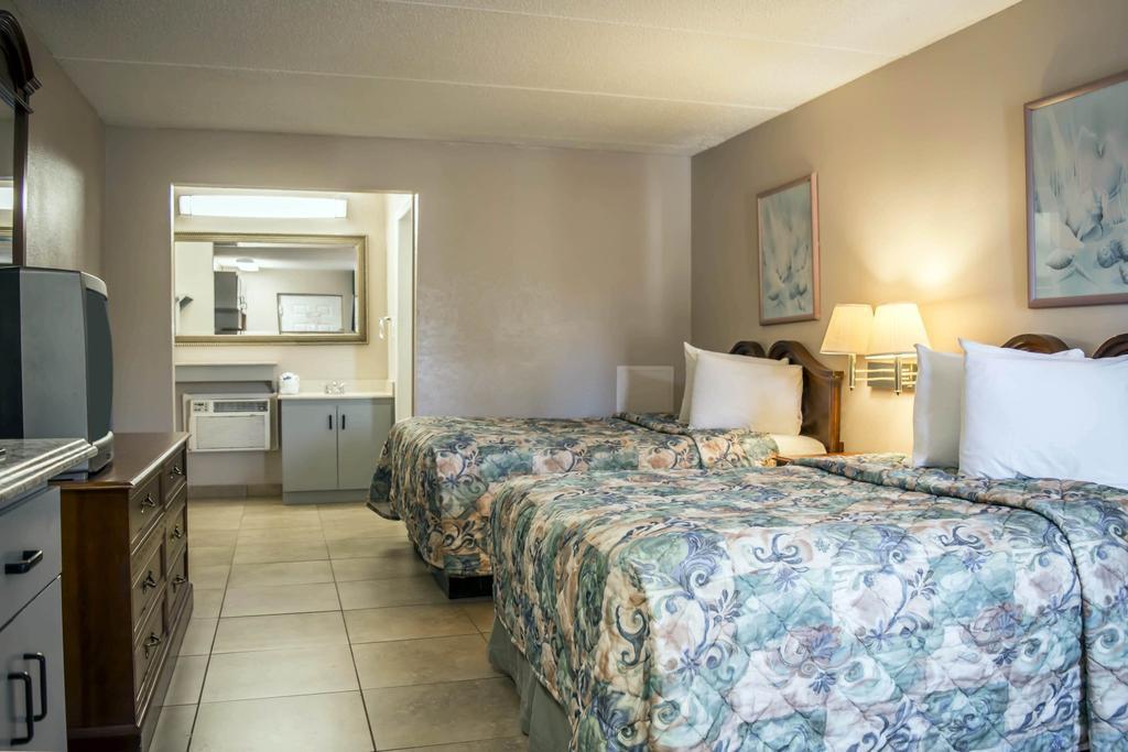 Rodeway Inn Clearwater-Dunedin Extérieur photo