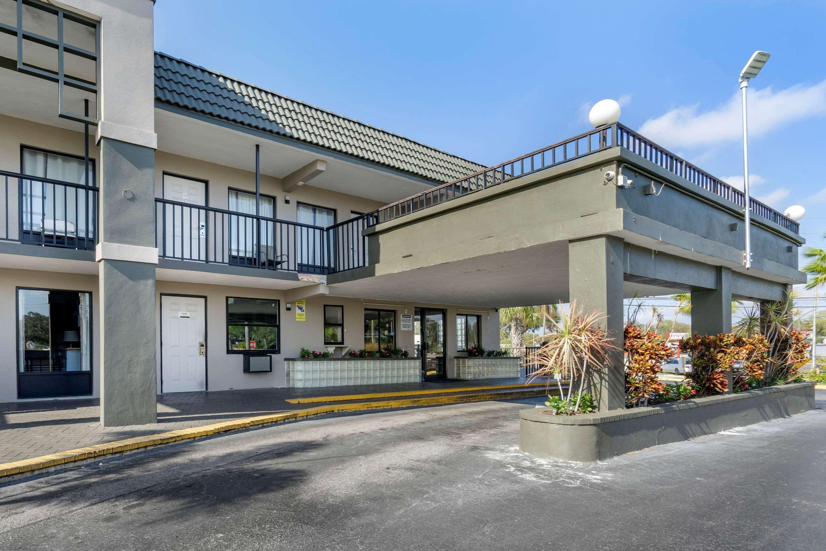 Rodeway Inn Clearwater-Dunedin Extérieur photo