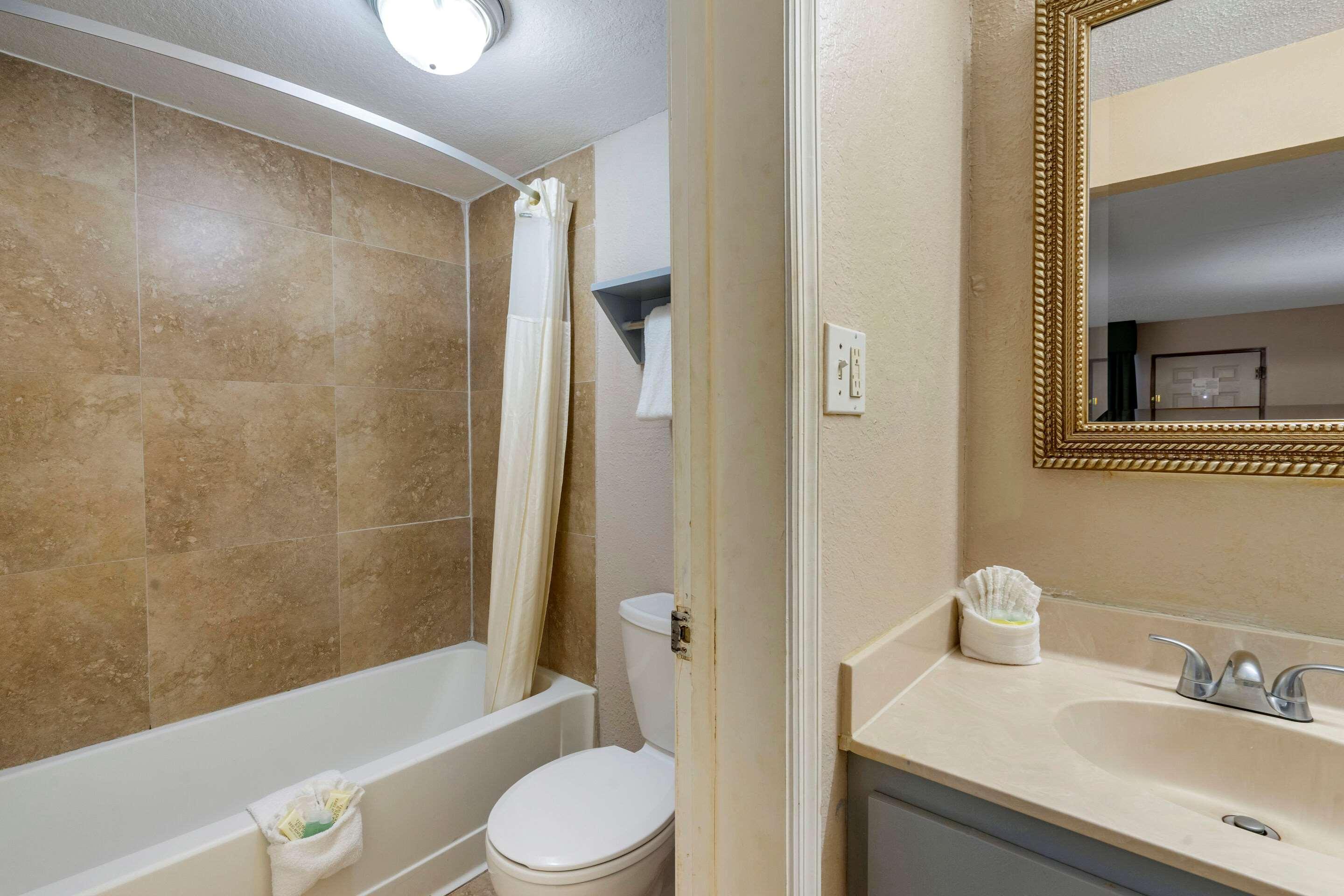 Rodeway Inn Clearwater-Dunedin Extérieur photo