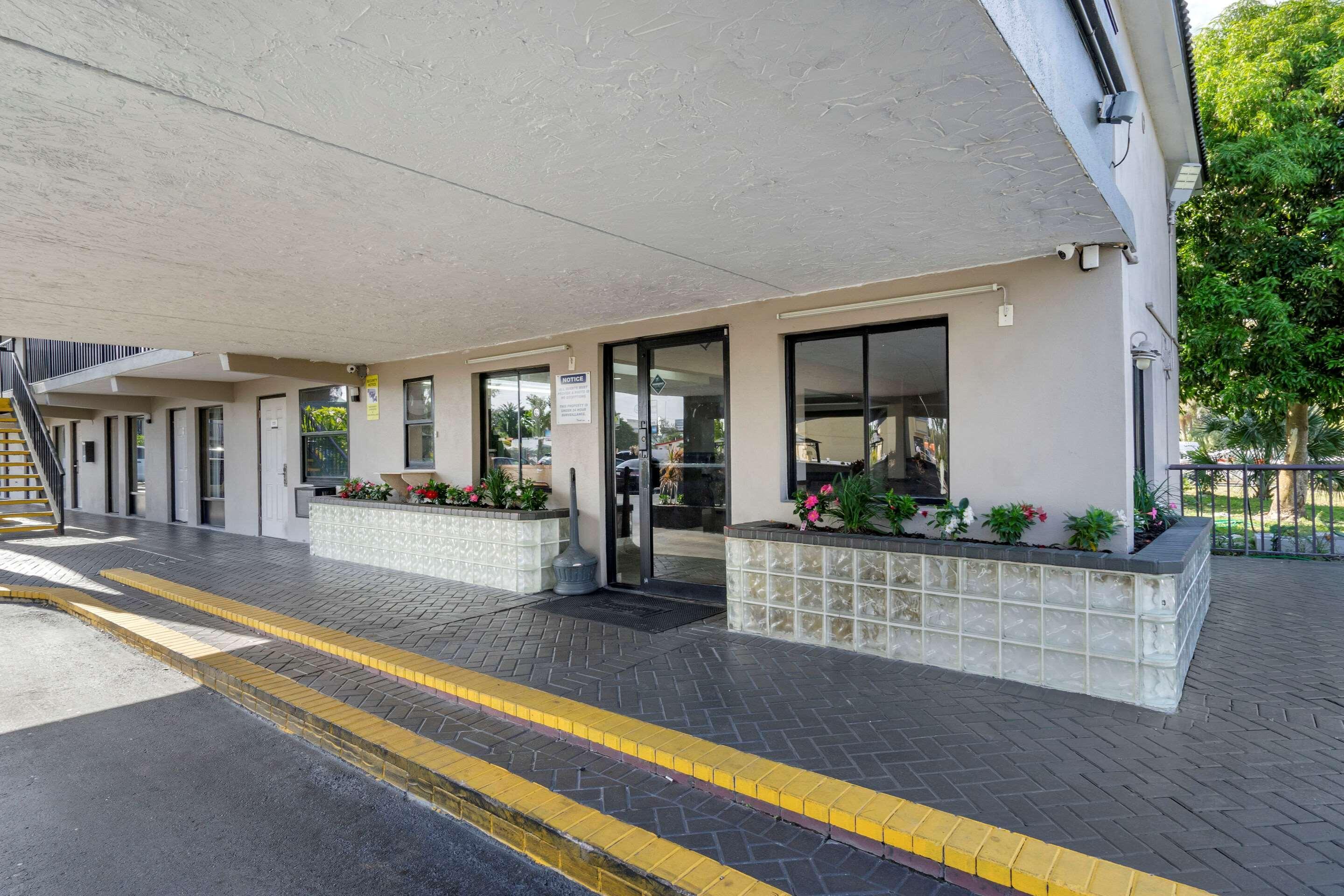 Rodeway Inn Clearwater-Dunedin Extérieur photo