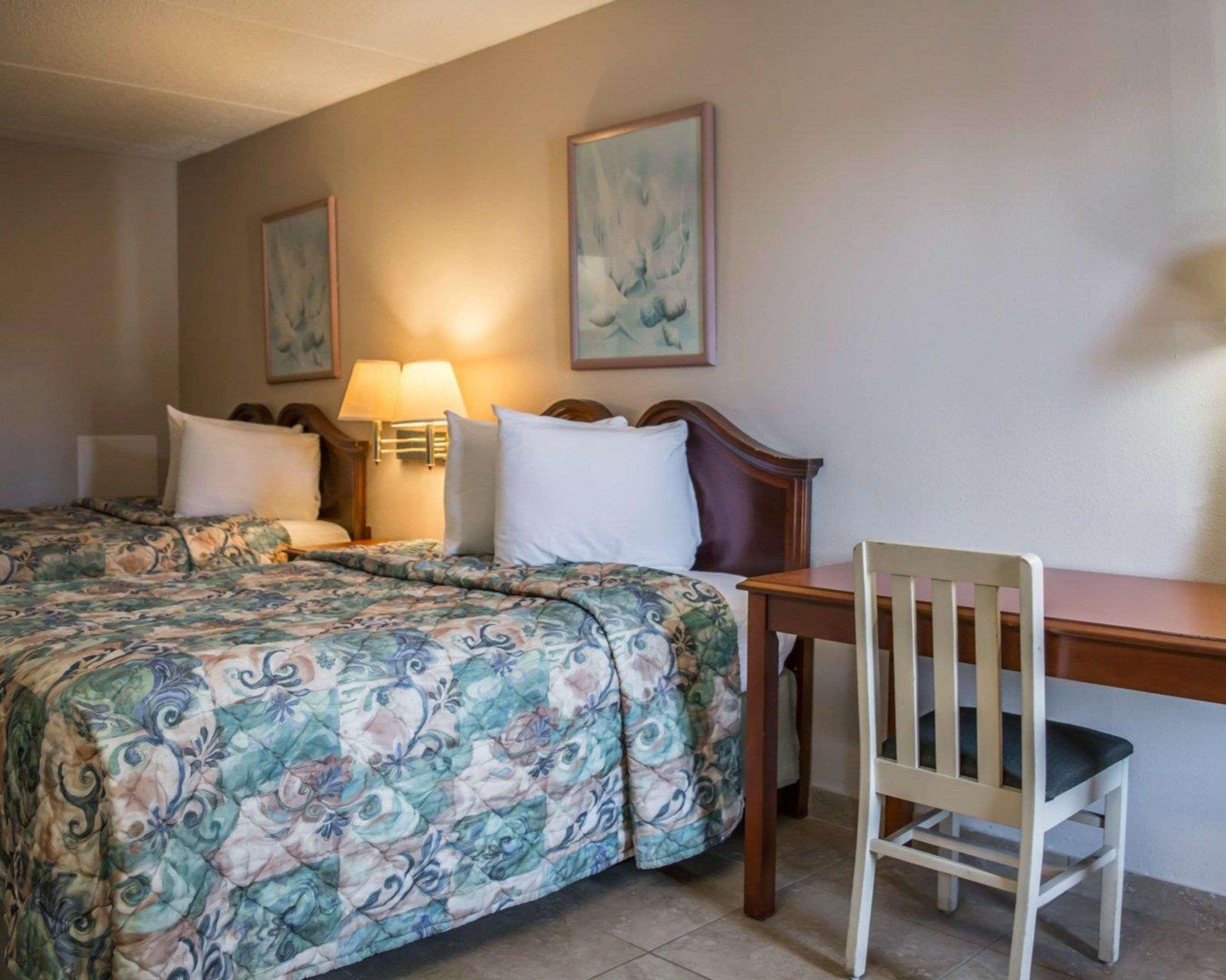 Rodeway Inn Clearwater-Dunedin Extérieur photo
