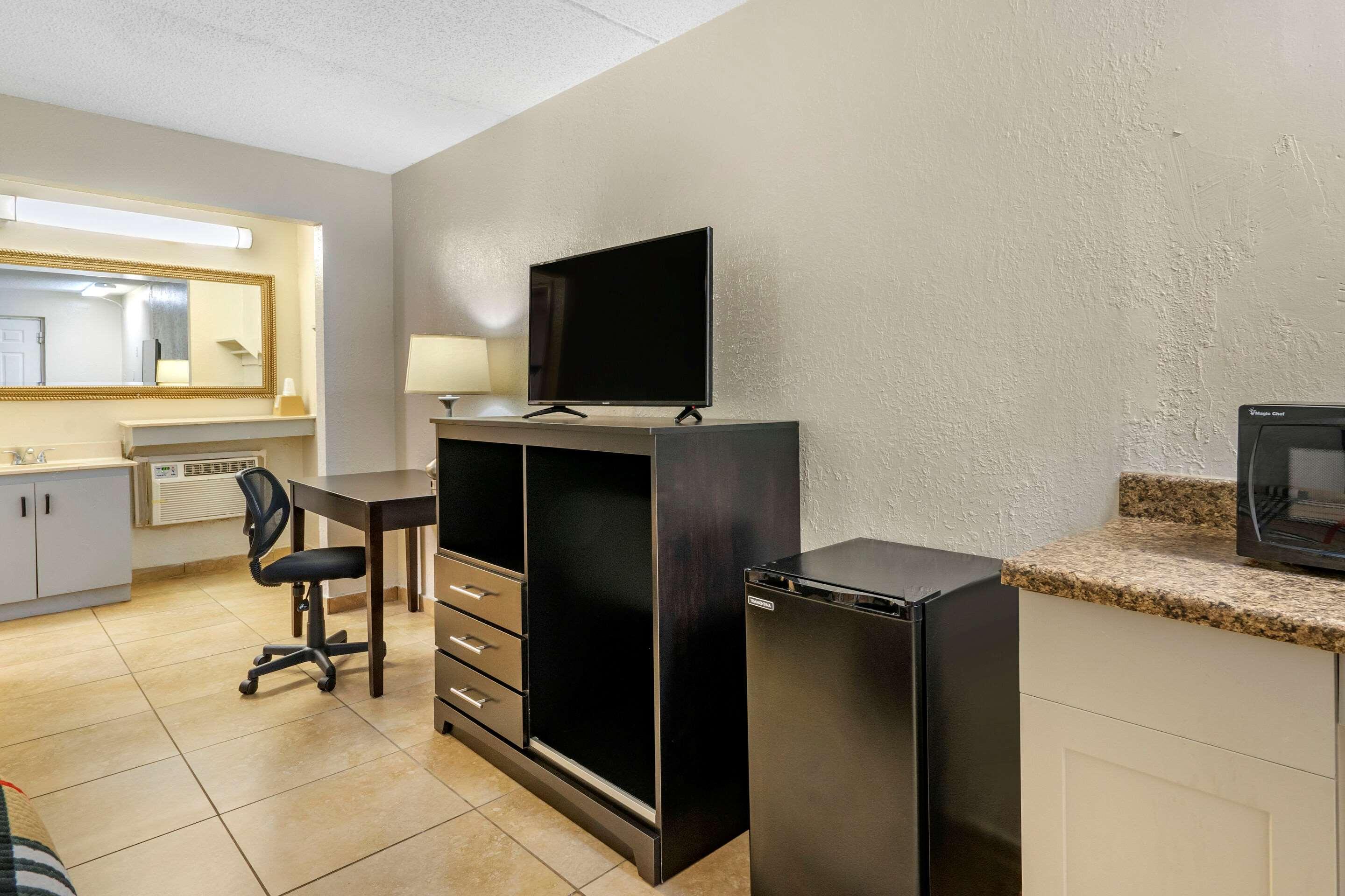 Rodeway Inn Clearwater-Dunedin Extérieur photo