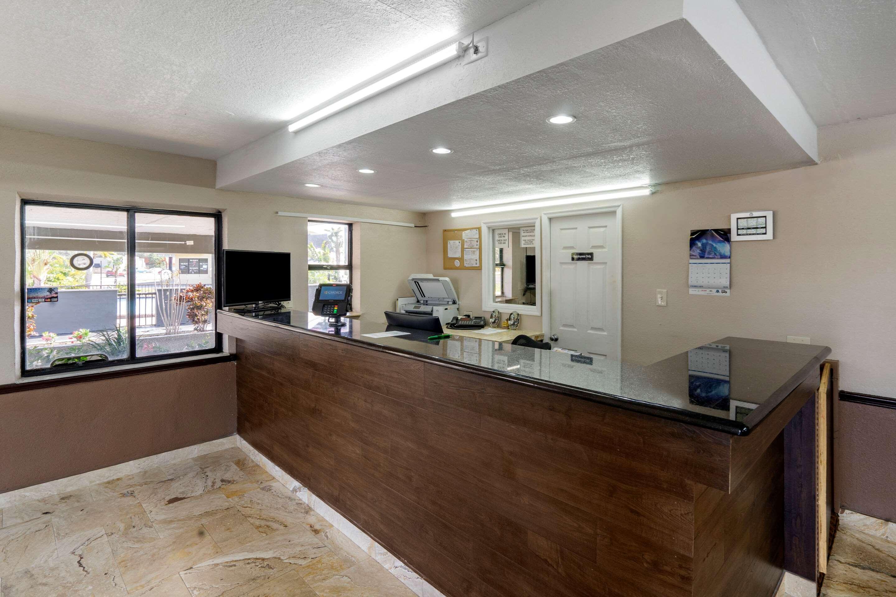 Rodeway Inn Clearwater-Dunedin Extérieur photo
